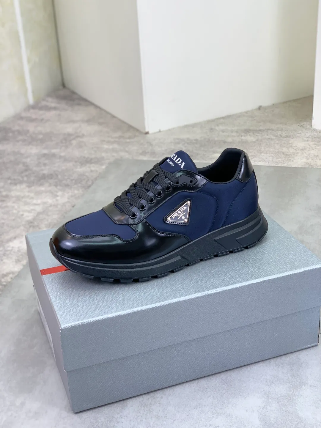 Men's shoes 💰P580💰 [New style] High version official website popular models are on the market, 🆘 The trendy brand (Prada) mainly promotes popular models, avant-garde and versatile fashionable men's shoes private version mold opening, cowhide surface splicing 1:1 replica... Fashion is simple, original imported cowhide and lining cowhide feet; the atmosphere and personality are more fashionable, eye-catching and pursuing class. It will subvert the old idea and be with you to spend time with you. A must-have for fashionistas! Must keep for yourself ! High-end comfort, high-end quality workmanship. Size: 38-45; multiple colors available.